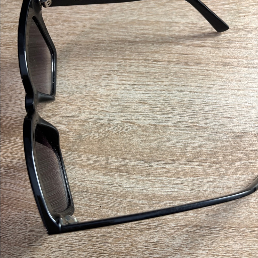 Quay Australia Icy Oversized Black Sunglasses - Picture 2 of 4
